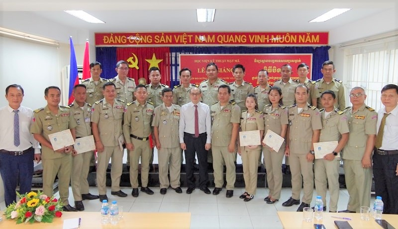 Bế giảng lớp bồi dưỡng Quản lý nhà nước về Cơ yếu cho cán bộ Cơ yếu Campuchia