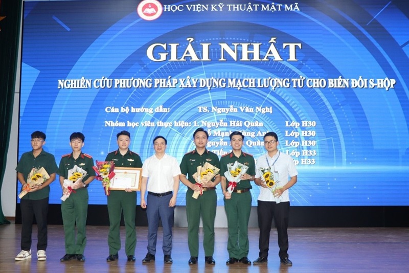 Tổng kết và trao giải thưởng của học viên, sinh viên tham gia nghiên cứu khoa học năm 2024